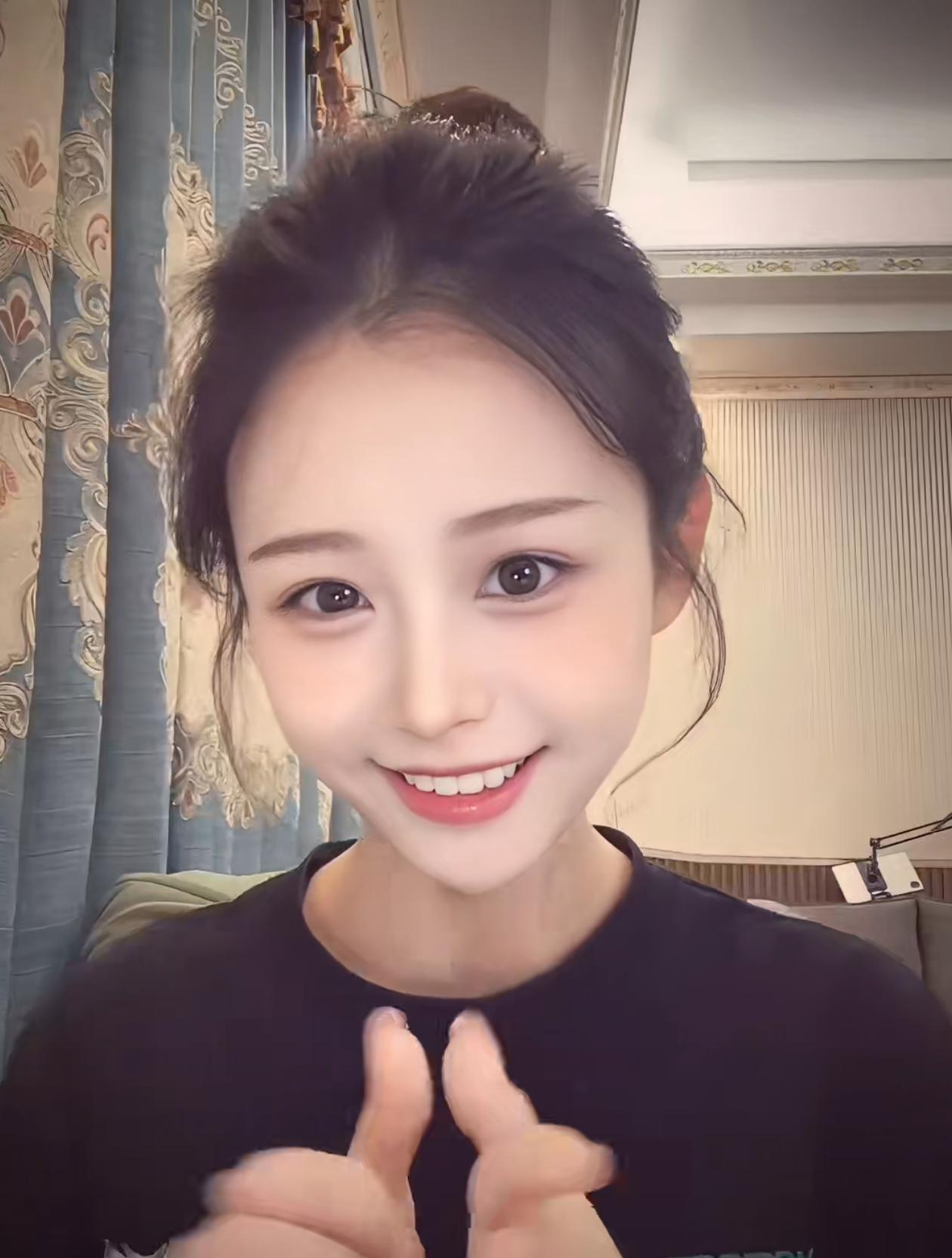长的又乖又甜的美女
打马虎眼糊弄人起来眼都不眨啊
《给阿嬷的情书》女主王晓慧进组