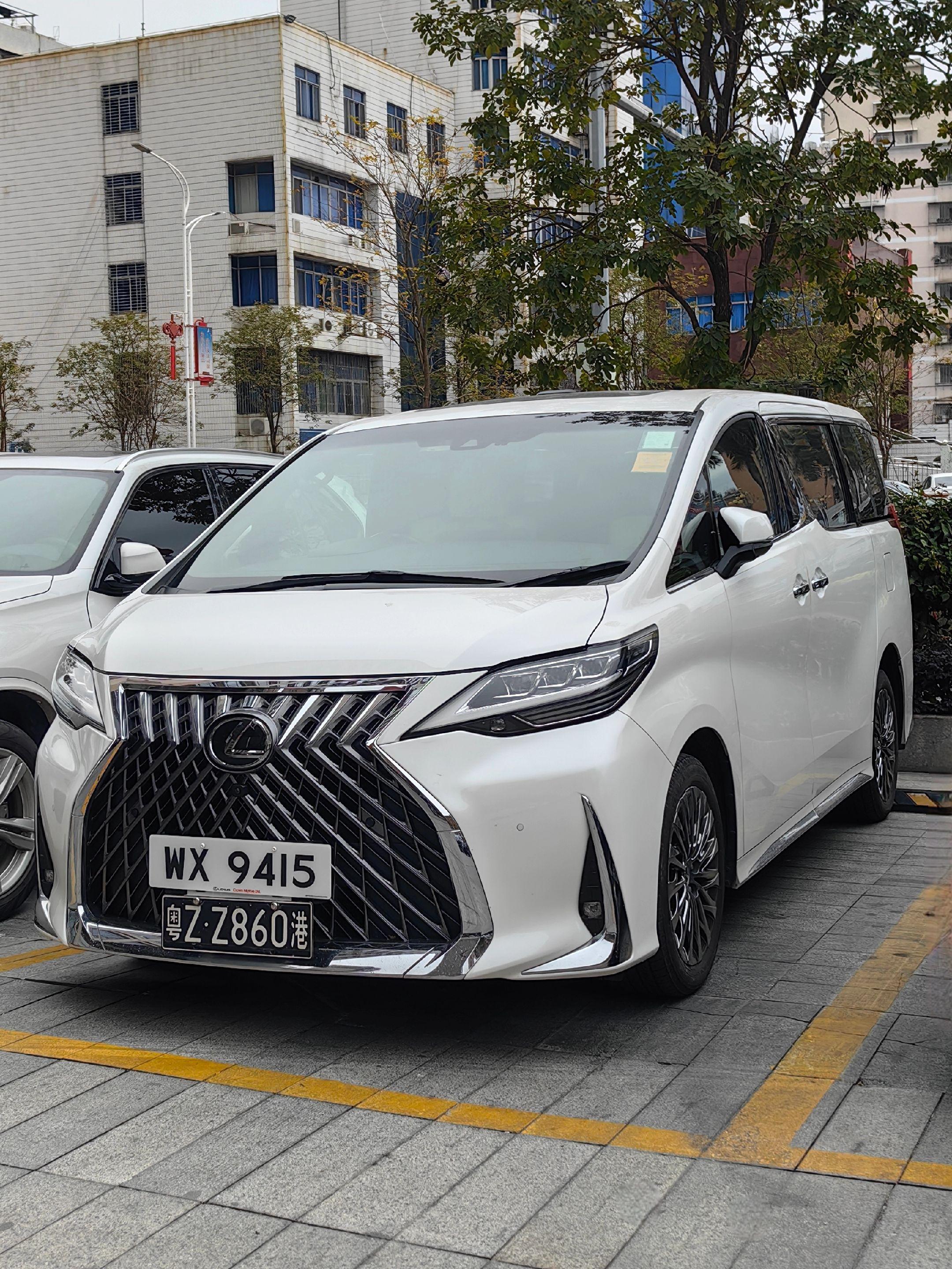 现如今拥有一台雷尔法已成为了身份地位的象征，能花两百多w买台MPV的家...