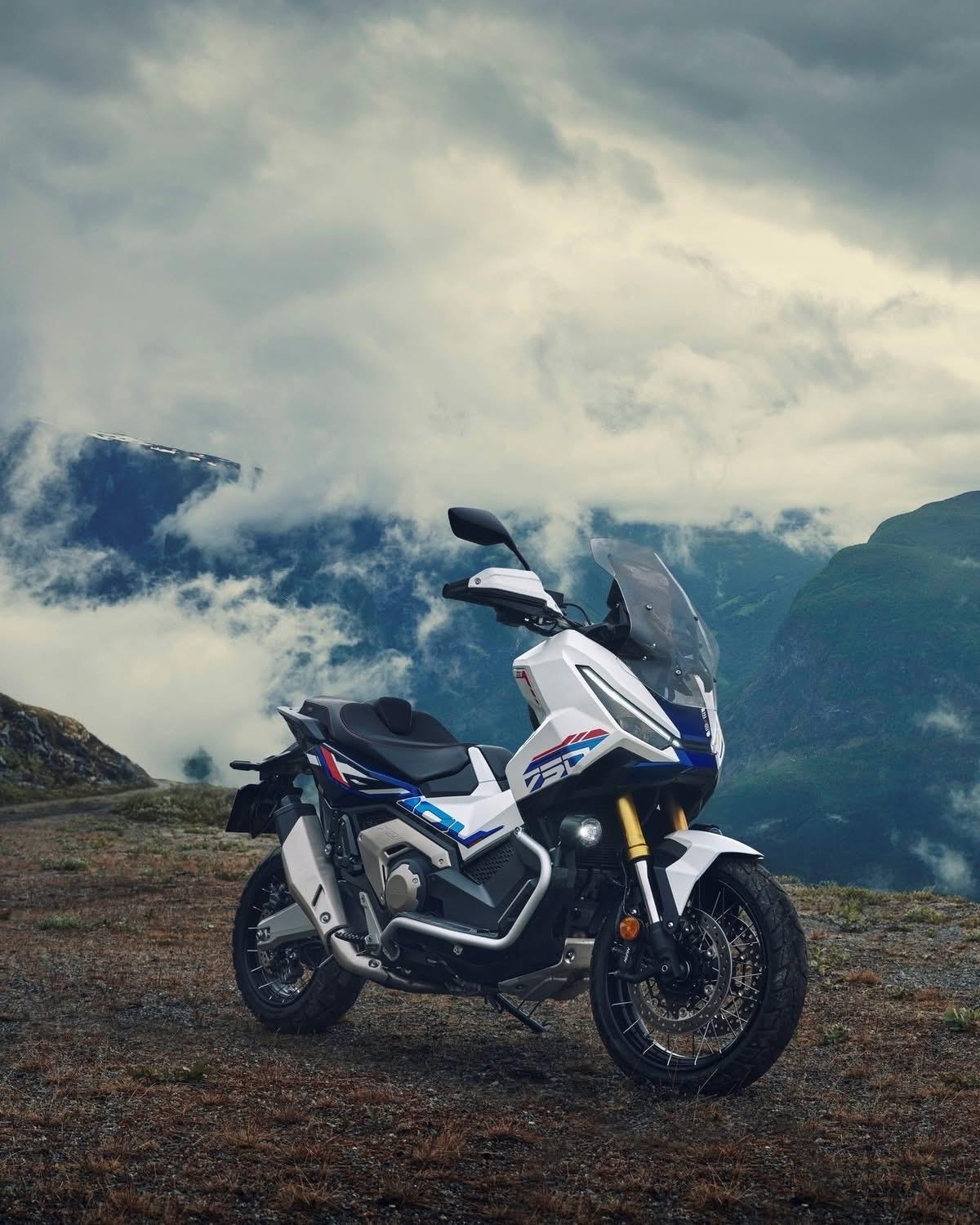 🏍️ 2026 Honda X-ADV 适合那些不喜欢只选择一条路的人。
在城