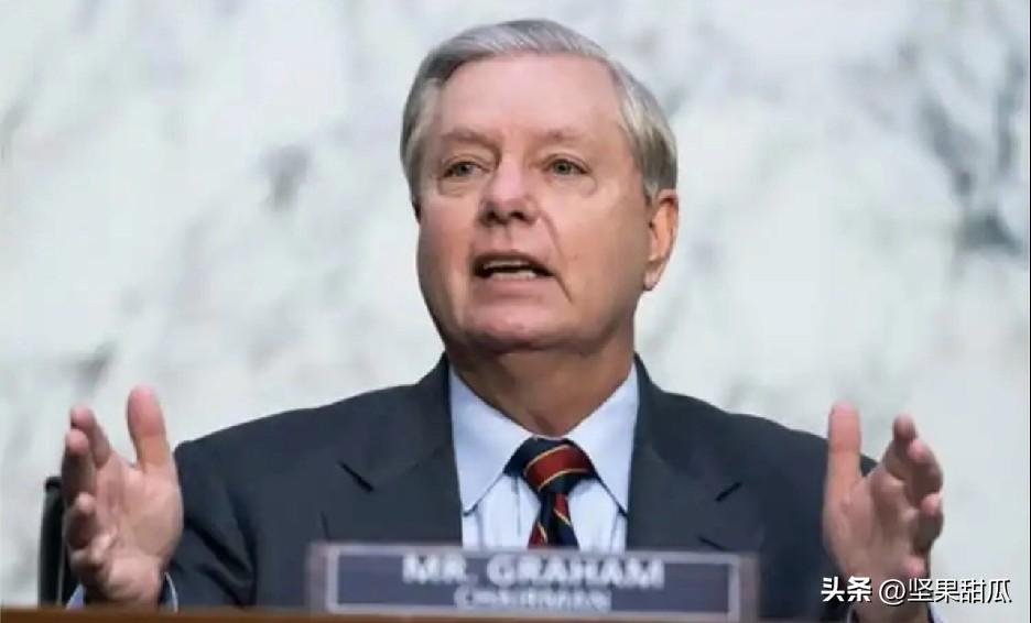特朗普团队的馊主意，美国参议员林赛·格雷厄姆在迪士尼世界发推文称，由于西班牙政府