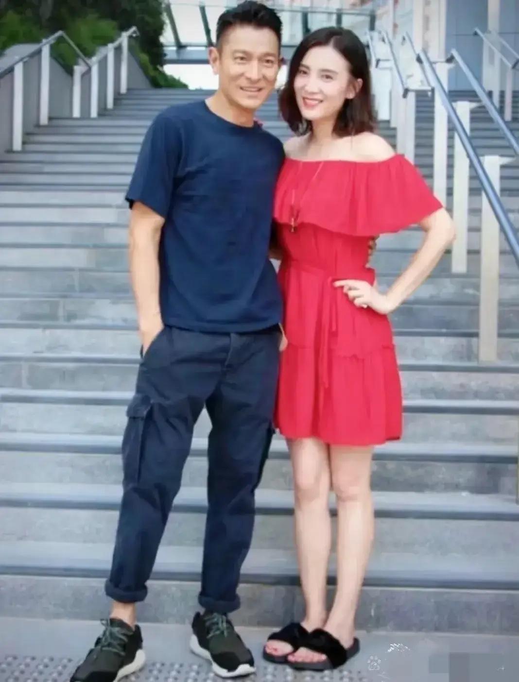 刘德华我认识，旁边女士是谁？非常有气质