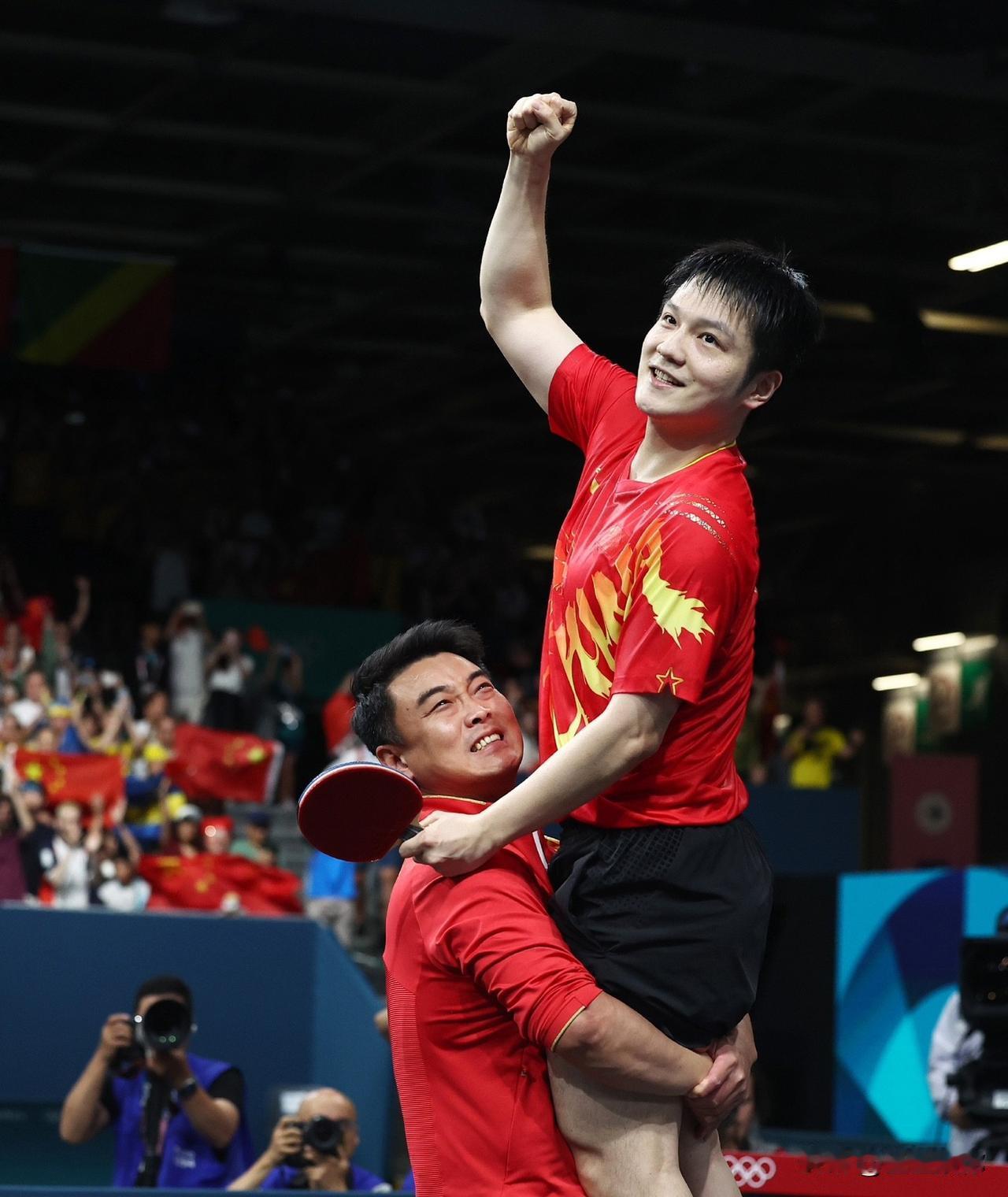 真心瞬息万变，巴黎王皓抱起小胖我是真的感动了，我觉得师徒二人一起证明了这个金牌。