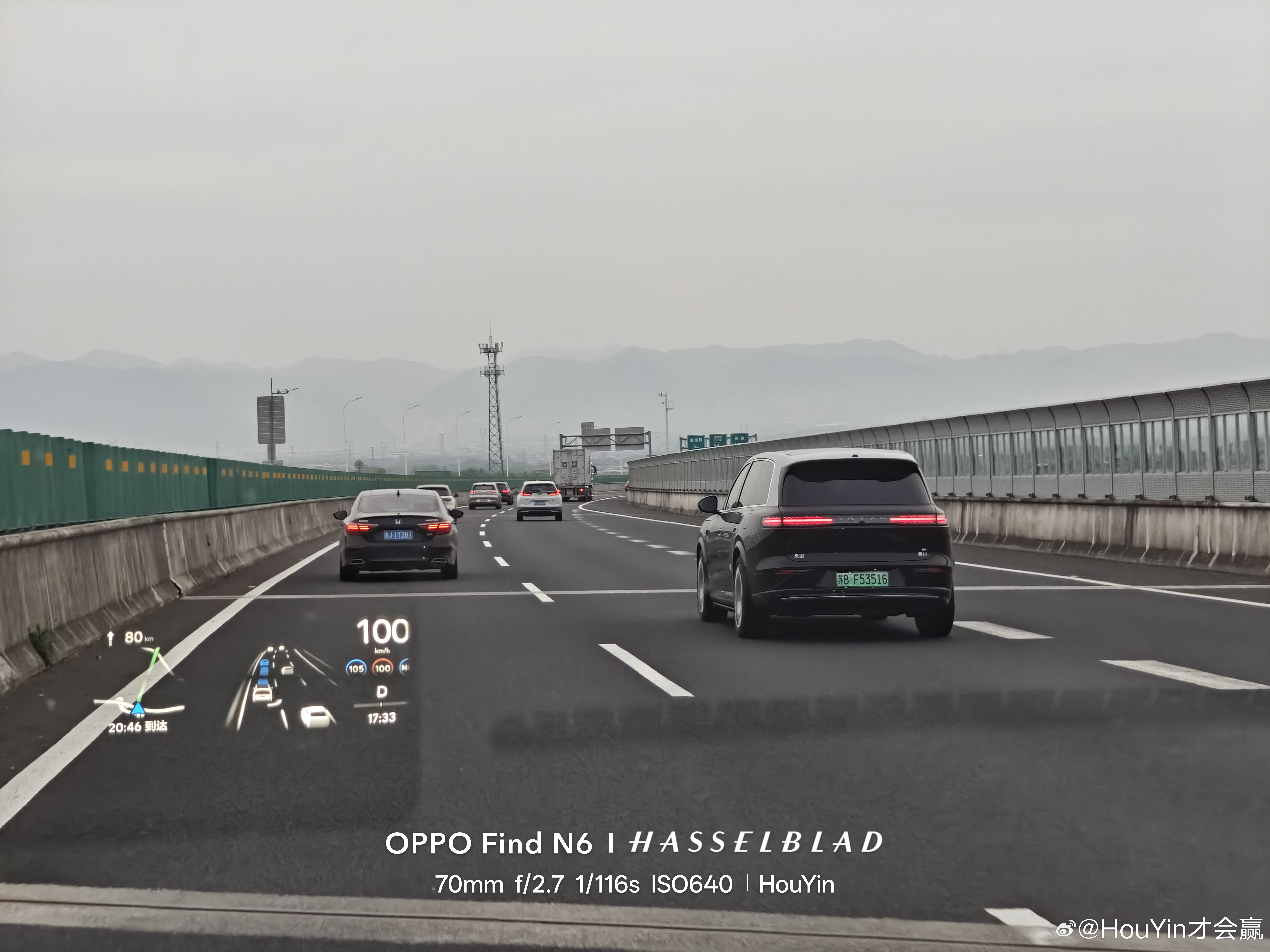 第一次在路上看到岚图泰山堵车抽烟才开智驾为啥他的字母不蓝我看其他的梦想家智驾打开