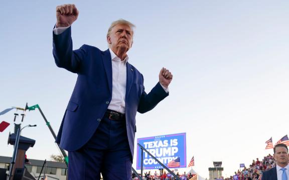 现在局势反转了，美国遍布全球的军事基地，如今就像是被中国实力牵制的人质，不敢轻举