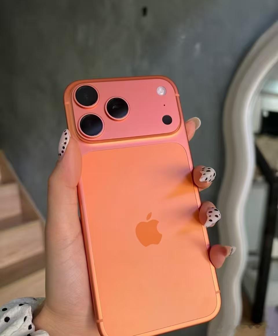 苹果彻查iPhone17Pro褪色是应该彻查了，看到一网友的iPhone17 P