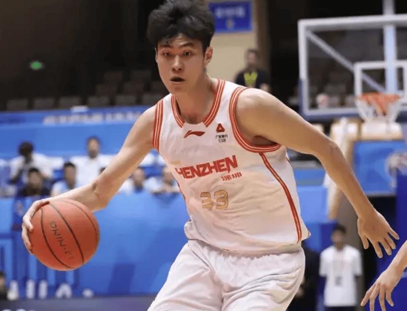 深圳男篮真是太猖狂了！只因为在今年的与新疆男篮的比赛中，由于他们的外援厉害，而赢