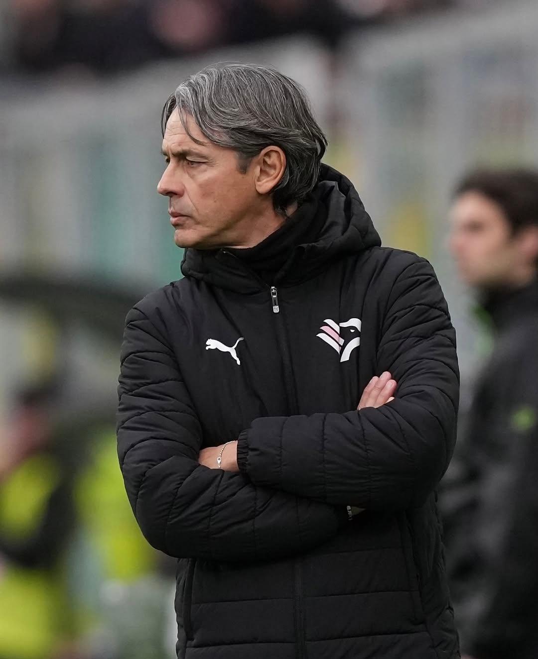 意乙 由菲利普·因扎吉🇮🇹教练执教的巴勒莫主场3：0战胜维尔图斯恩特拉队。a