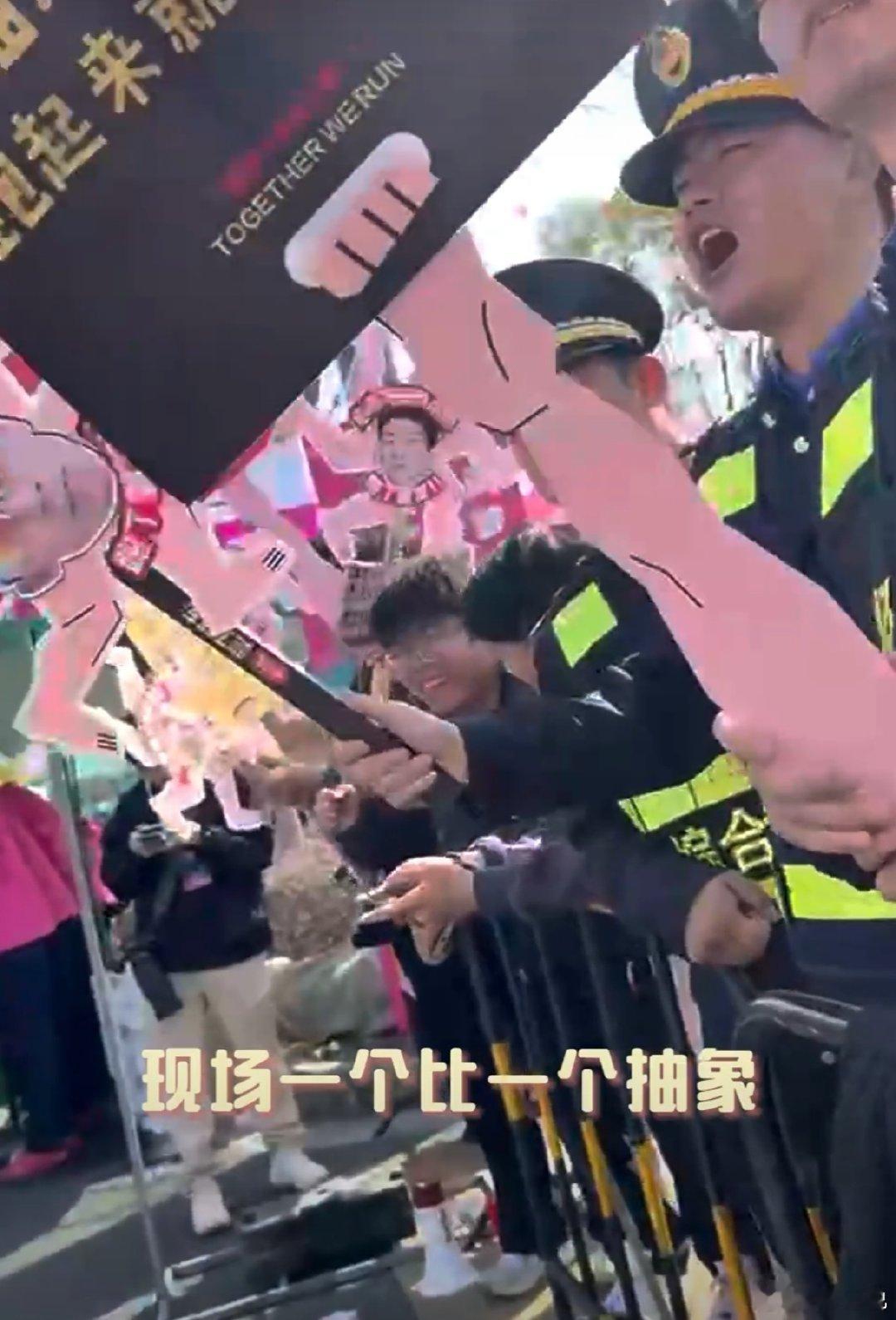没点才艺都干不了马拉松应援 无锡马拉松应援现场太嗨了！本想去感受一下氛围，结果发