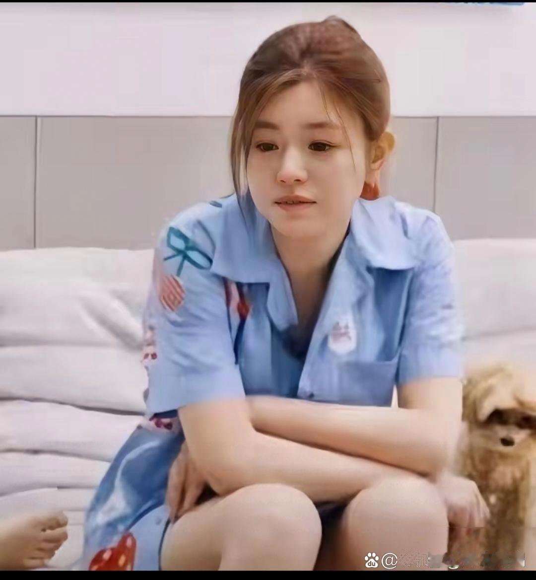 看了陈妍希家里的纸巾盒，突然就懂了陈晓眼里的光是怎么没的。 在综艺《我家那闺女》