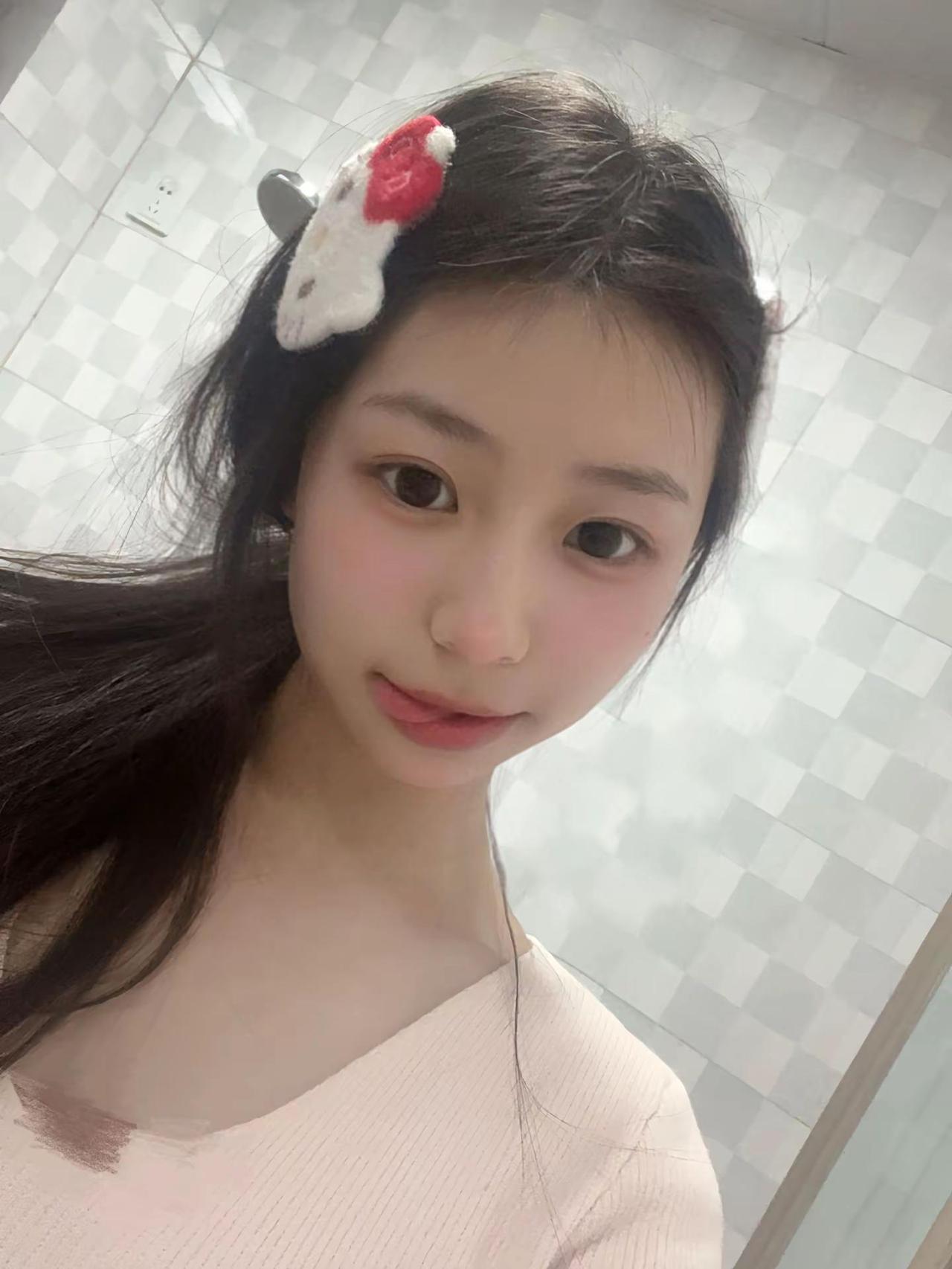 以前那个萌萌的我已经不见了 现在是更加萌萌的我 （⩌⩊⩌）害羞腼腆胆小内心社恐的