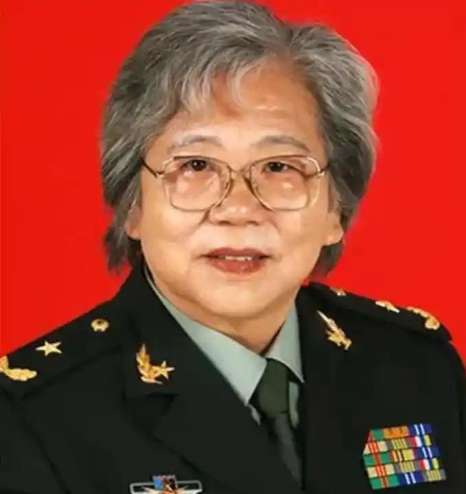 你敢信？贪了上亿军费的军中大老虎，审讯全程镇定自若，却在听到一笔拨款后当场脸色大