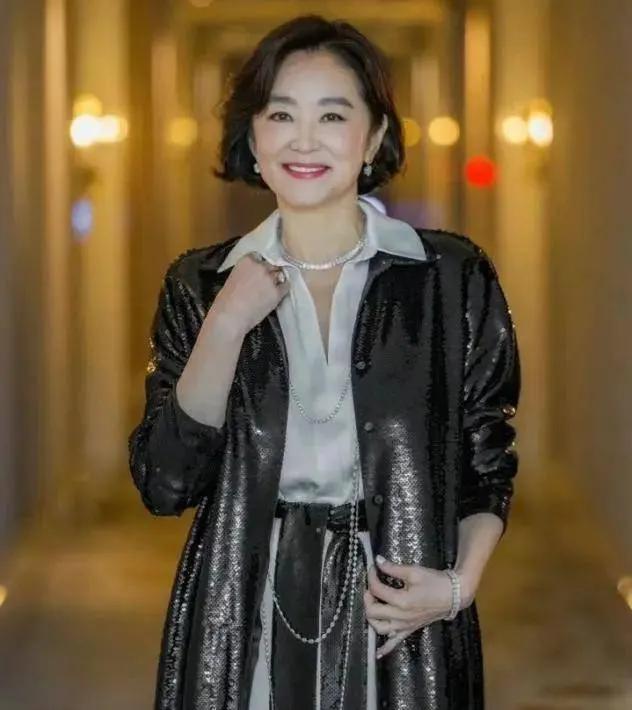 演员，林青霞说，当年我差点儿没演成东方不败，那时候徐克导演是非常坚持我演东方不败