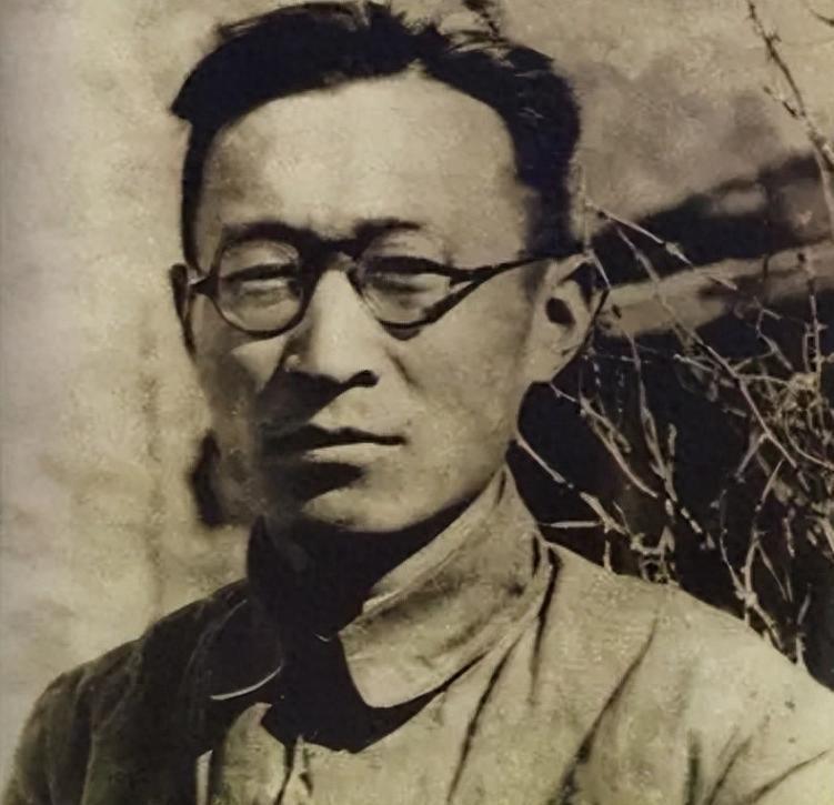 正是因为有了他的存在，才迎来了遵义会议的召开和长征中毛主席确立领导地位的重要转折