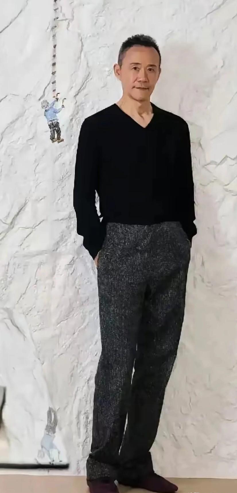 王石73岁再出手，田朴珺的“独立”人设怕是撑不住了。
一张画报，两条对比。
雪花