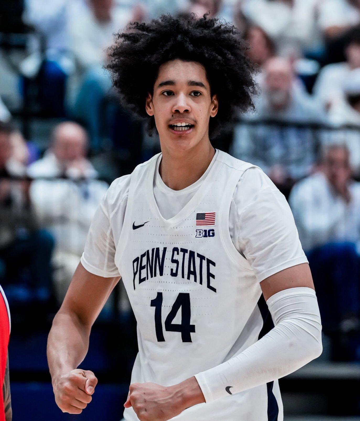 快船用30号签选中中锋科南-尼德豪泽。洛杉矶快船 ​​​