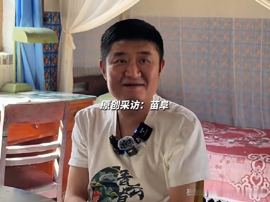 苗阜在《主角》里扮演的何大锤，在最后的一集里，有一场送别胡三元的戏，那场戏他演的
