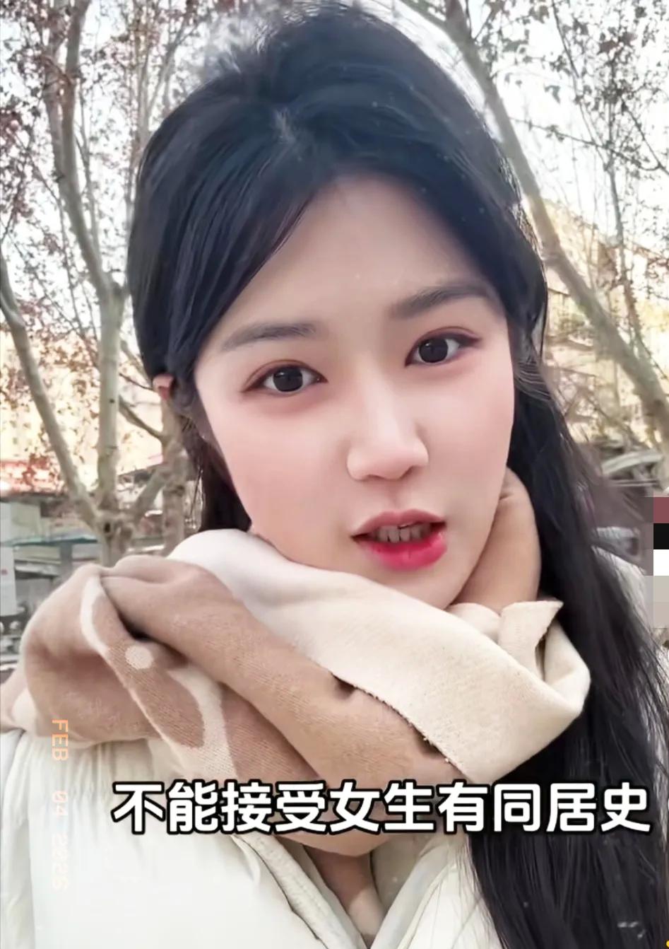 南京相亲角，

九成男的不要同居过的，

七成女的同居过。

这事儿没那么玄乎，