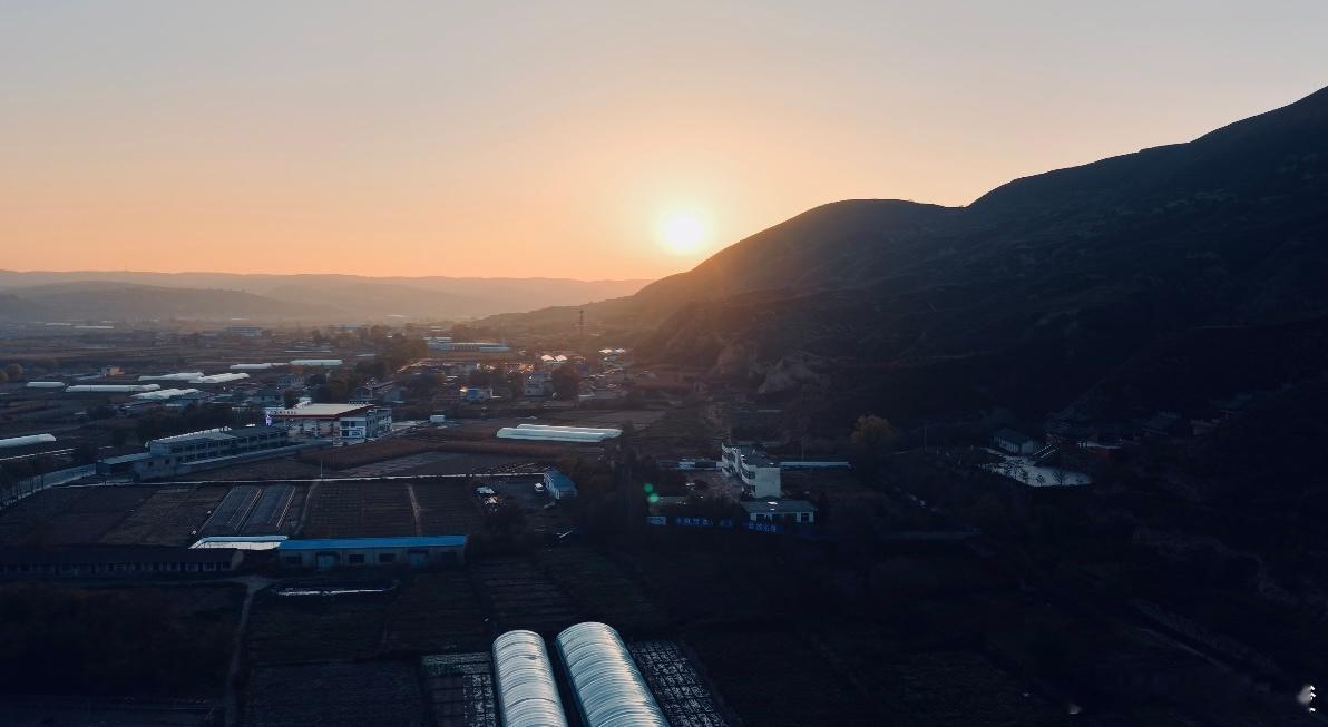 所谓能量，其实就是指我们的内在力量，它的来源是你面对生活的态度，以及行动方式。好