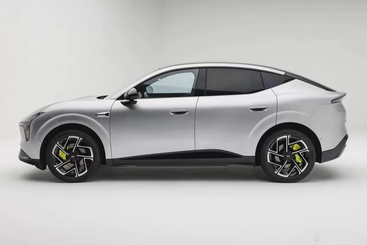 🚗虽然小鹏MONA L03入门车型定价低于14万，但不能笼统认定全车系都轻松跌