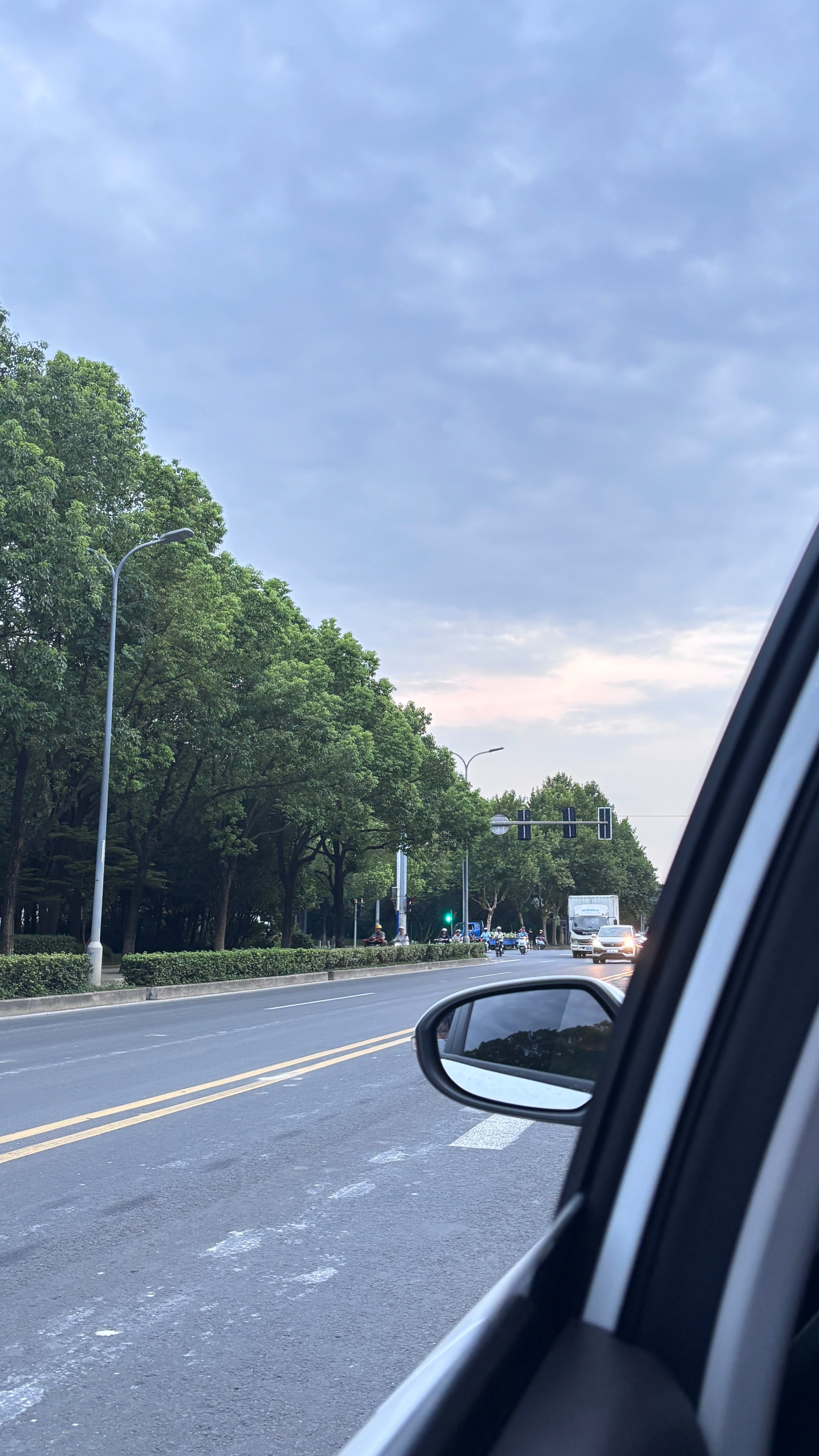 收工 分享一下今天上海的晚霞～ ​​​