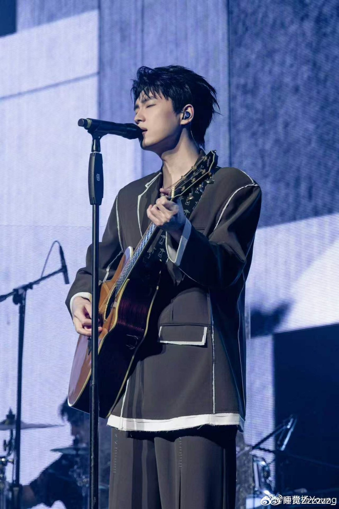 弥补了青3没有出道夜的遗憾《摇摆绅士》舞台太惊艳，段星星等人全程高能输出，每一个