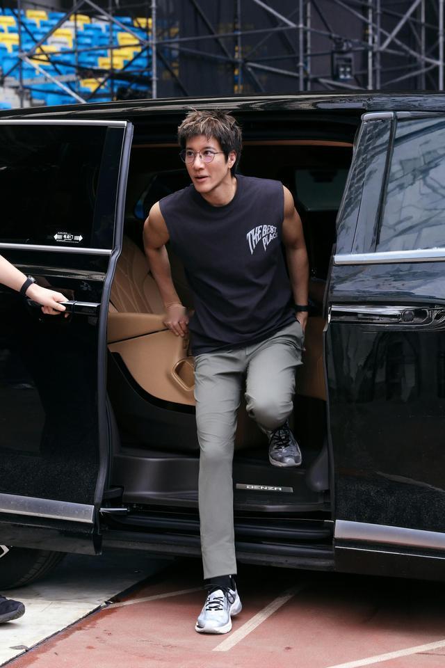 王力宏西安演唱会彩排状态太绝了
 
说起事业，王力宏当年是华语乐坛顶流，创作了无
