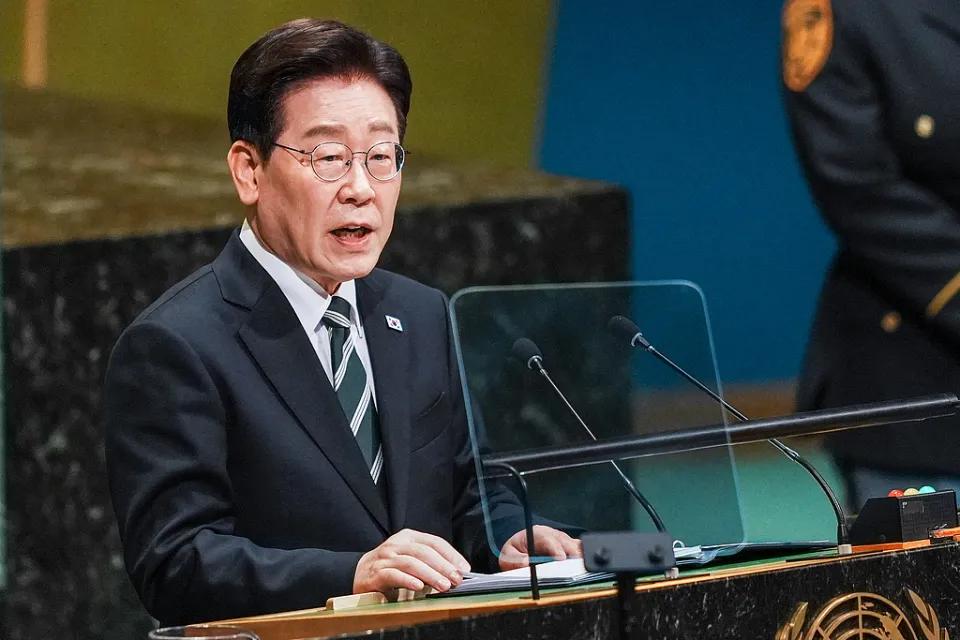 李在明刚在联合国承认朝韩是两个国家，转头就接收俄乌战场的朝鲜战俘，这不当面一套背