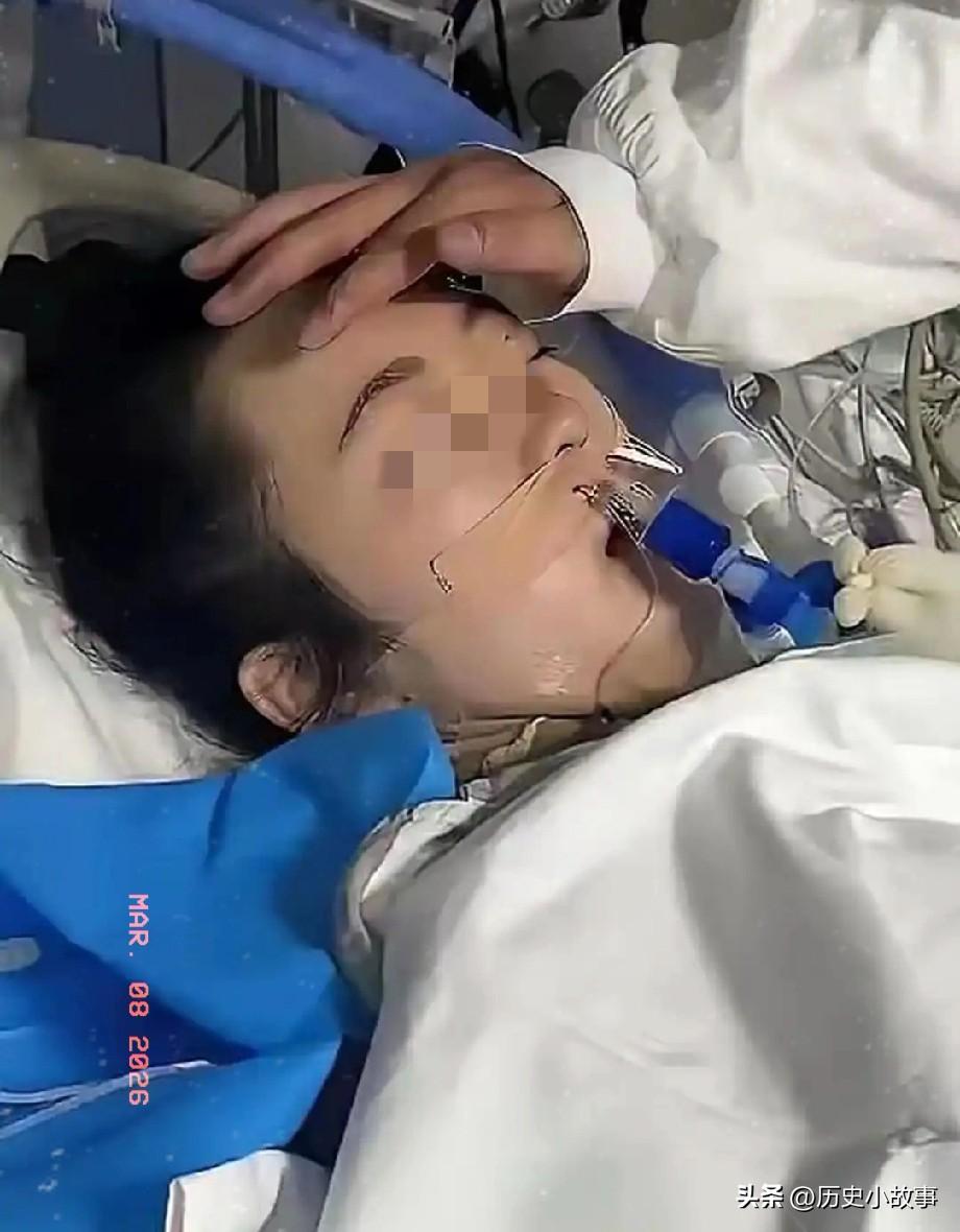 “泪目！河南21岁女孩病危，临终前死死抓住父亲的手，说出自己最后遗愿，父亲当场跪
