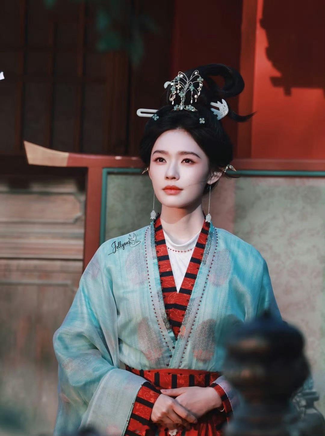 林允归鸾路透状态 林允《归鸾》路透状态绝美！华服轻纱掩不住她的清丽婉约，步摇微颤