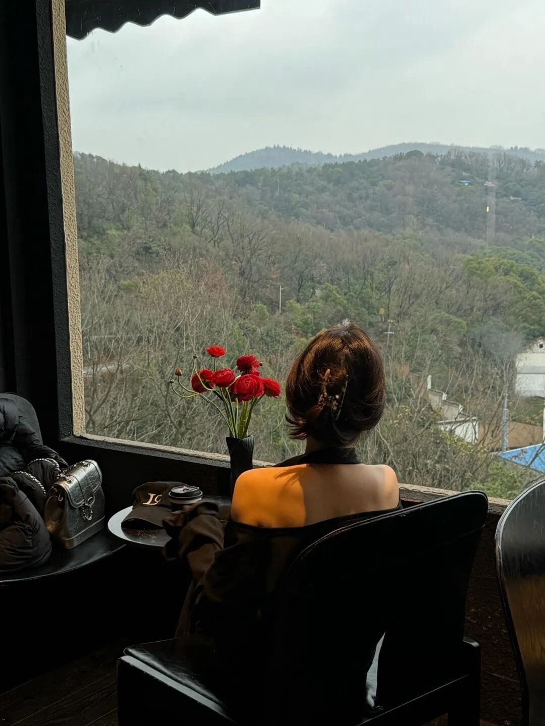 有的时候真不能指责别人离开 在对方视角里你没带来幸福 那在一起就没有意义 