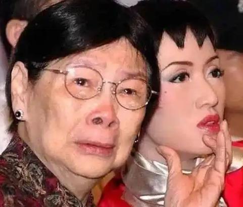 梅艳芳临终前，她妈妈痛骂她：你有2亿的遗产，只给我7万，你不孝！但梅艳芳不为所动