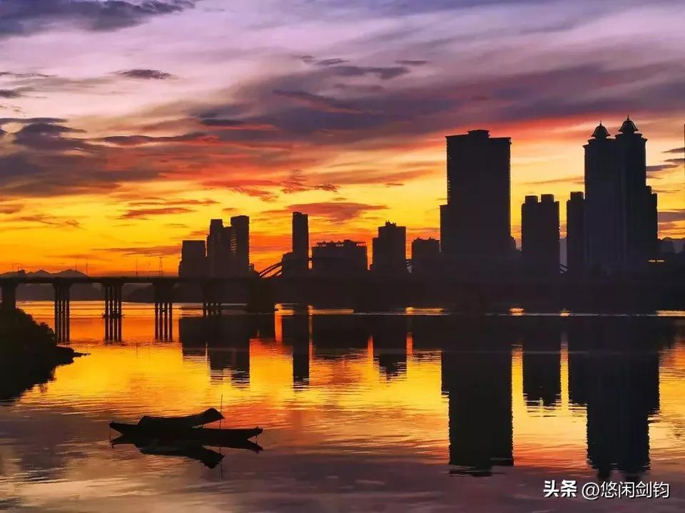 人生就像一场旅行，我们都是在寻找美的过程中，感悟生活的真谛。有时候，最美的风景并