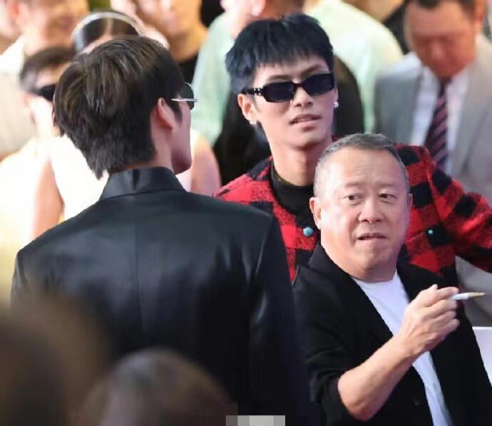 小杨哥现在排面这么大的吗，内娱艺人都可以到场 ​​​