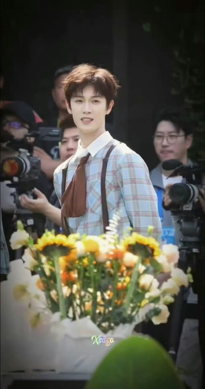 孟子义李昀锐奔跑吧14路透，这造型好看吗？孟子义复古港风