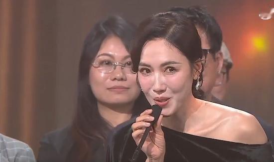 李施嬅12年陪跑，惜败佘诗曼，再次和tvb视后奖项失之交臂；而在内地参与的节目《