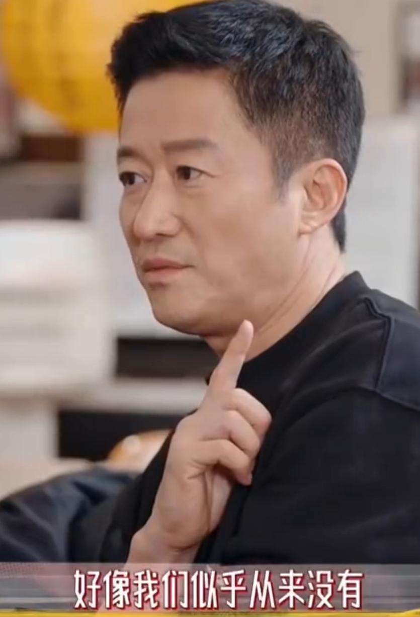 吴京开导吕严说：“自己的父母，从小到大也从来没有夸奖过自己”。

5 月初，一档