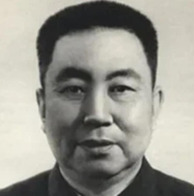 毛主席曾评价华国锋，是他见过最老实的人。不过，令很多人意想不到的是，这个老实人在