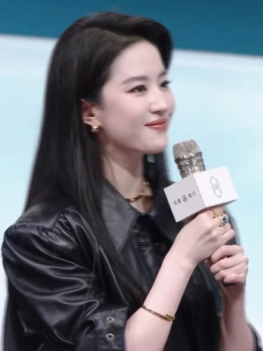 抓住一个好甜的刘亦菲！！！