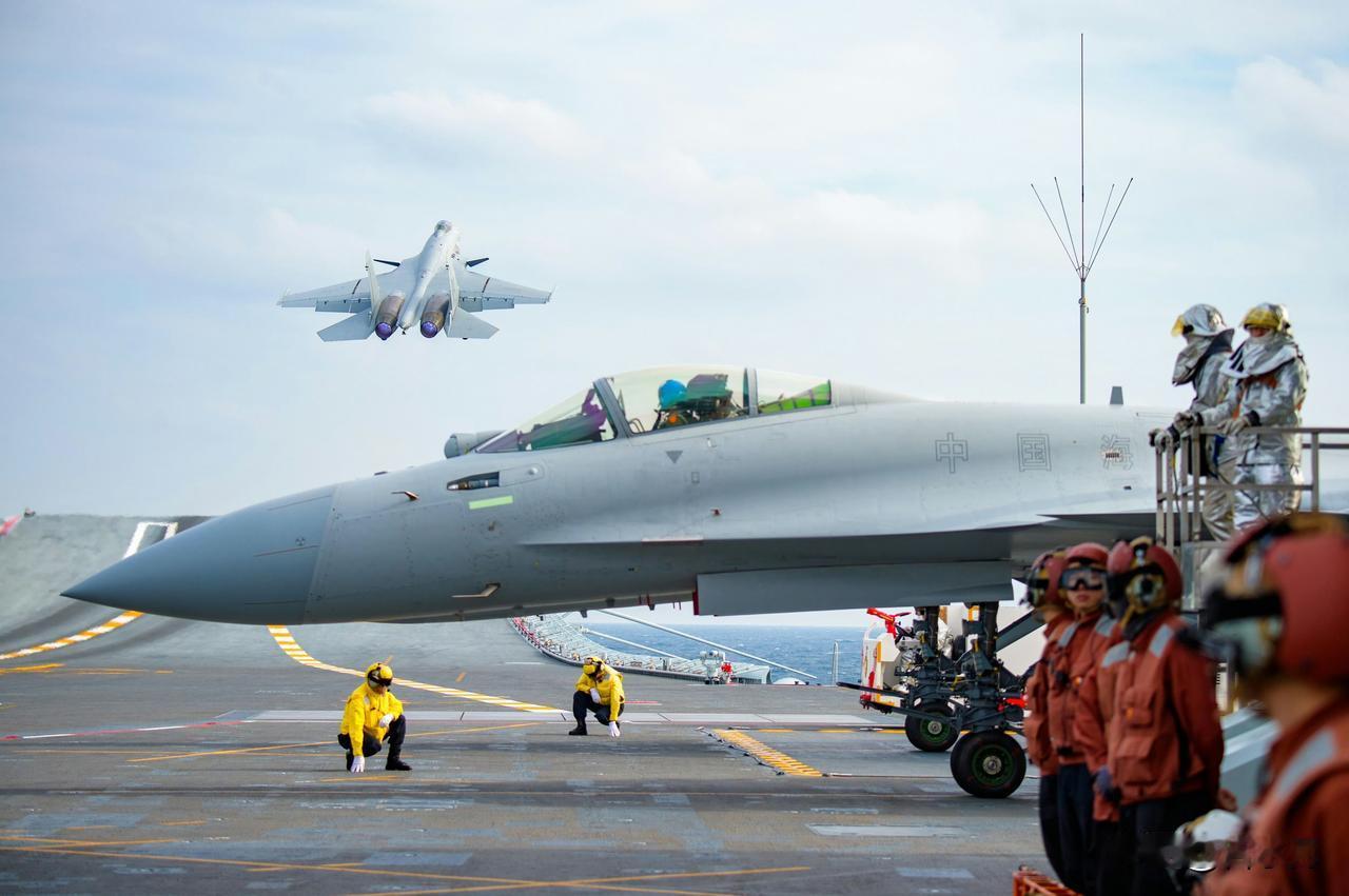 也许在未来不久的某个时间，我国目前所有只能滑跃起飞的舰载机都会退出现役，图片里的