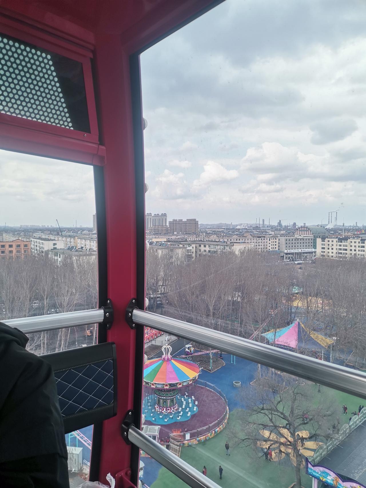 4月6号，坐标吉林市，带着孩子去江北公园江城欢乐世界游玩了一番，感觉还不错！
今