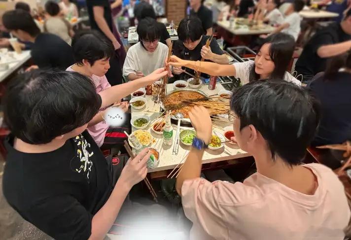 KPL年总资讯：AG菲姐请全员火锅聚餐，钟意通宵苦练刘备备战年度总决赛距离万众期