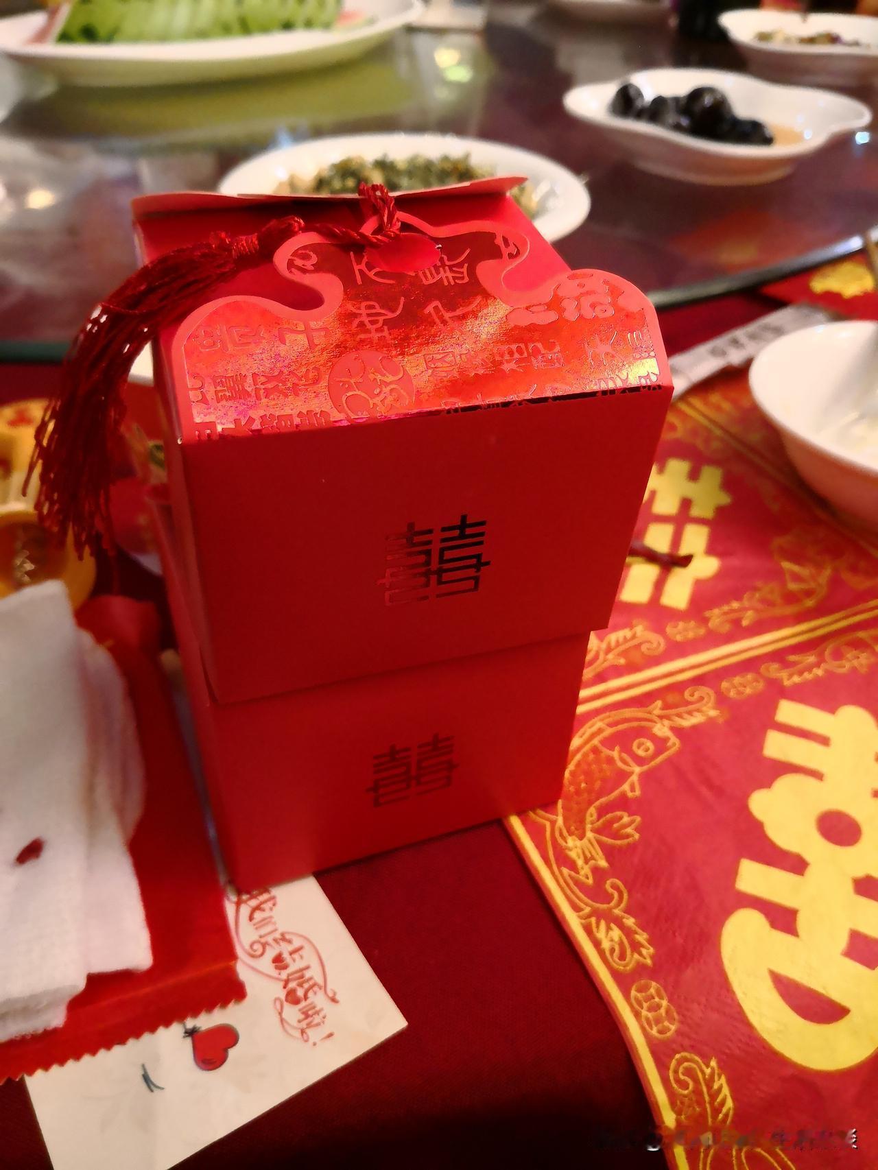 我妈打电话说，亲戚家小孩，前段时间经媒人介绍，相亲结婚了。在我的印象中，在浙江相