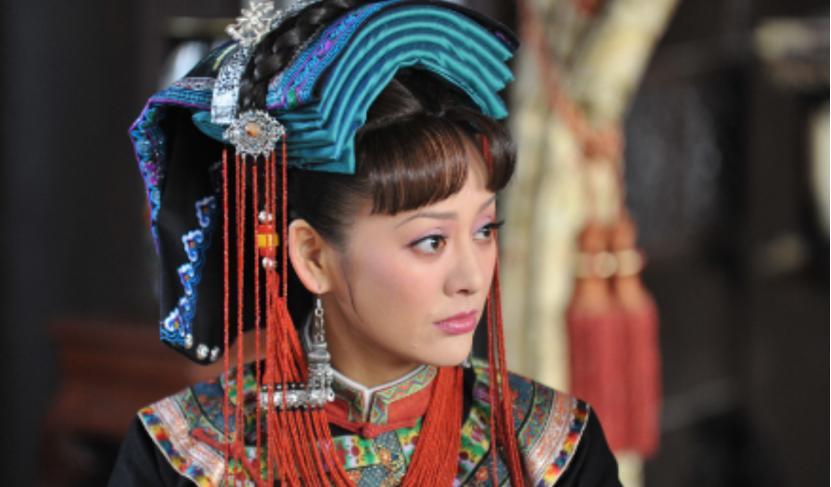 1381年，贵州土司奢香夫人，无故遭到大将军马烨的鞭打。

那鞭子落在身上时，贵