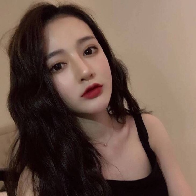 “   你要知道 胸小的女孩子 都贴心                     