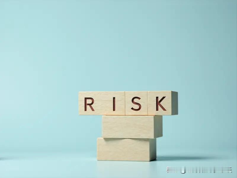 现实还是挺残酷的。
我们都听过那句，麻绳专挑细处断，苦难专挑苦命人。
但是大家想