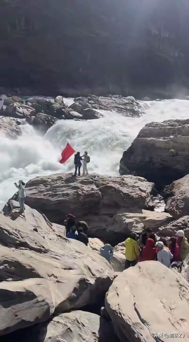 29岁的小伙子生命永远定格在了虎跳峡那湍急而又冰冷的河水中！

山东枣庄小伙利用
