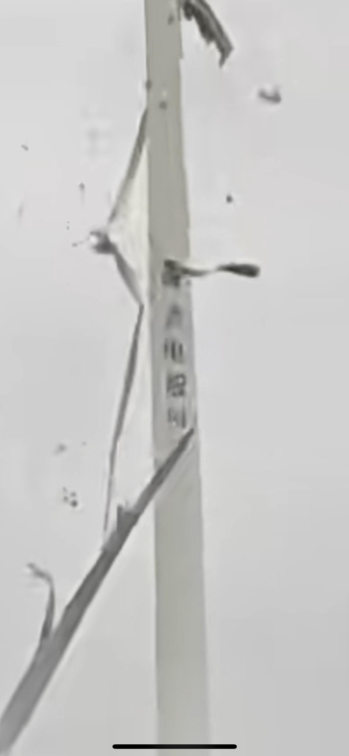 九江一架风力发电机叶片空中断裂，目击者称“玻璃纤维满天飞”，担扰人体吸入有害，当