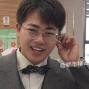 郑州有位女生的相亲经历，简直让全网单身青年酸成了柠檬精。以往咱们听到的相亲故事，