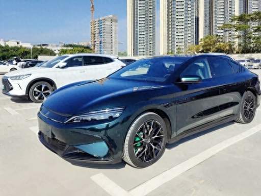 比亚迪汉 EV 车评：国产中大型纯电轿车的实力标杆