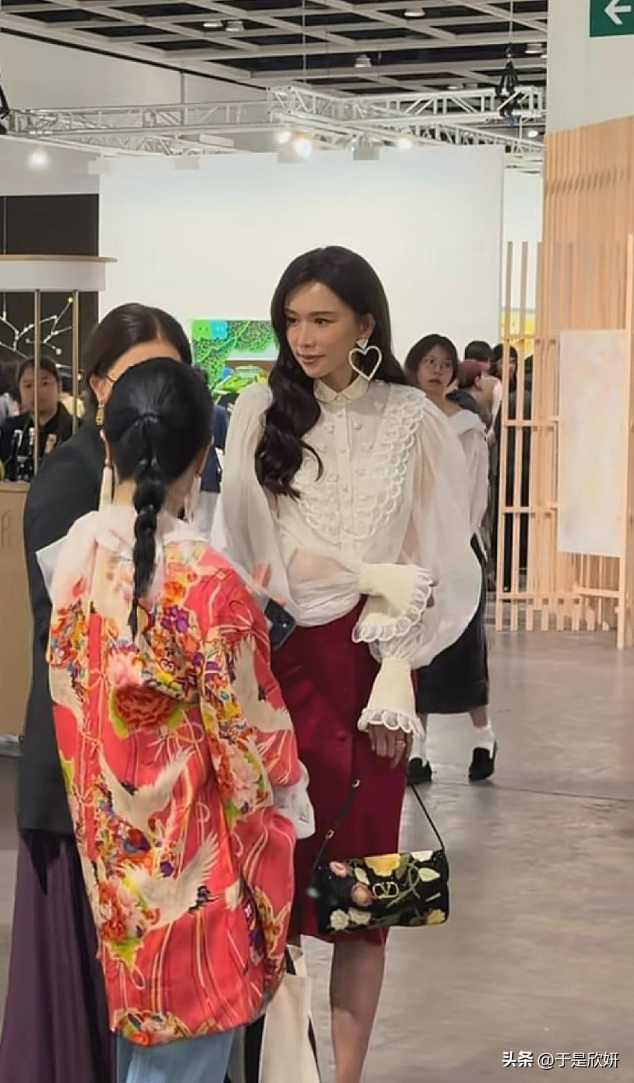 林志玲近照显老态？透视蕾丝装撞衫“买家秀”，状态遭群嘲
 
近日，林志玲现身艺术